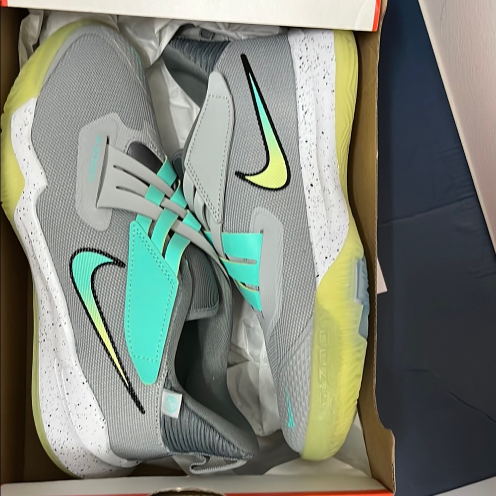 NEW Nike Kids Gray and Green Athletic Shoes Big Kids 5.5 Women 7